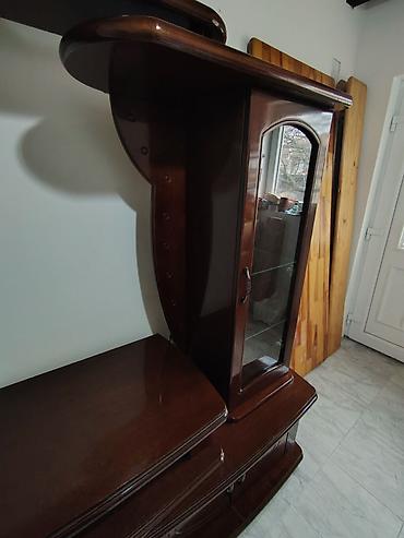 Stilske vitrine: Drvena dnevna soba – vitrina i TV komoda u kompletu - Materijal — 10