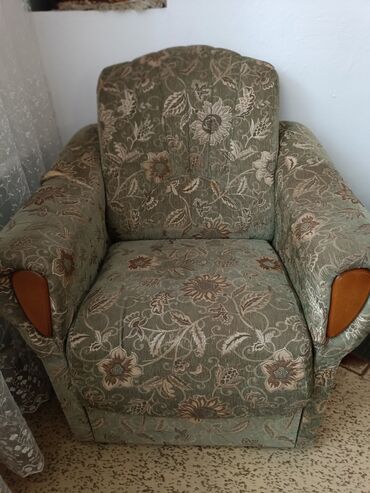 мебель кресла: Классическое кресло, Для зала, Б/у