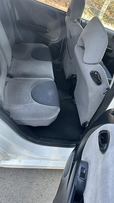 Продажа авто: Honda Fit: 2003 г., 1.3 л, Вариатор, Бензин, Хэтчбэк — 6