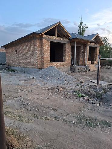 продаю дом ак ордо 1: Одноэтажный кирпичный дом в стадии строительства. - Материал стен — 3
