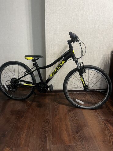 giant revel 3: Велосипед Giant XTC JR 2 24 black. Для ребенка 7-13 лет В новом