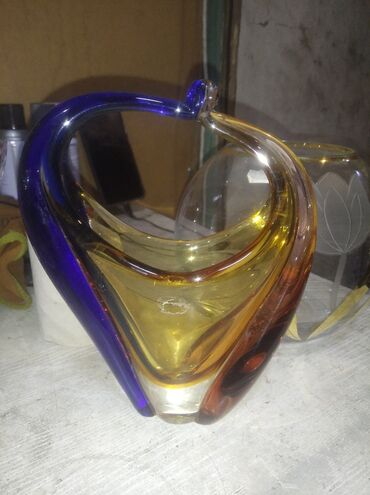 ваза стеклянная: Шикарный Богемский цветной кристаллис. Чехия 50-56год. Винтаж