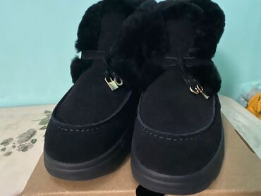 женские зимние обувь: Угги 41, цвет - Черный