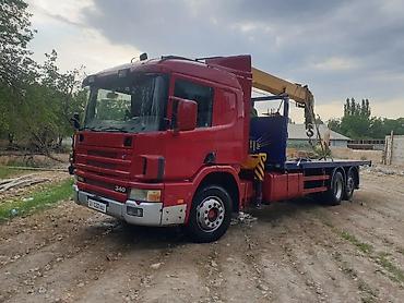 редуктор даф: Красный грузовой автомобиль Scania с краном-манипулятором и бортовой — 2
