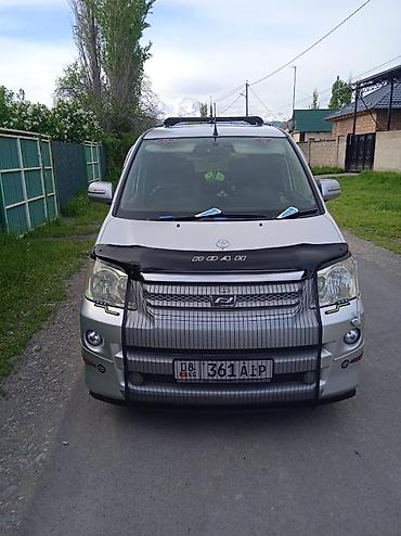 водный банан: Toyota Noah: 2005 г., 0.2 л, Автомат, Бензин, Минивэн — 6