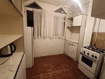 Köhnə tikili: Ev Gülüstanda 12 nömrəli məktəbin yaxınlığındadir, 5 mərtəbəli — 7