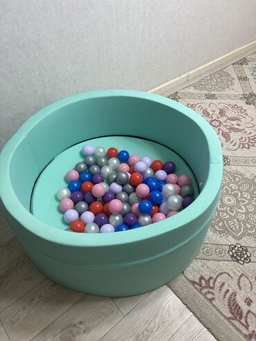 бассейн продаю: Продаю сухой бассейн с шариками почти новый ребенок не играется