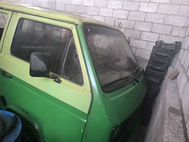 грузовой мерседес бенс: Volkswagen Transporter: 1984 г.