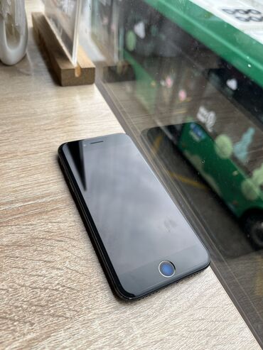 islenmis ayfon 5s: IPhone 7, 128 GB, Qara, Barmaq izi