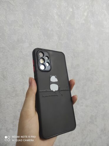 qab suşilka: Telefon üçün qara rəngli qoruyucu qab (case) - Arxa dizayn: oturmuş