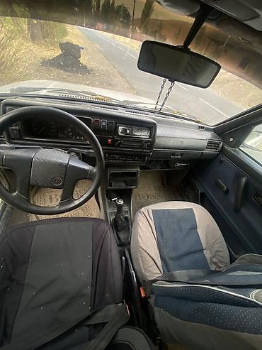 claas markant 65: Volkswagen Jetta: 1990 г., 1.8 л, Механика, Бензин, Седан — 6