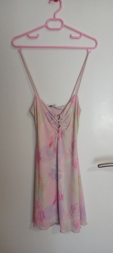 Haljine: Bershka XS (EU 34), bоја - Šareno, Oversize, Na bretele