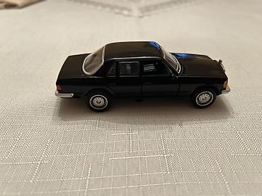 lego oyuncaq: Kolleksiya üçün model avtomobil – Mercedes-Benz W123 (sedan), qara — 3