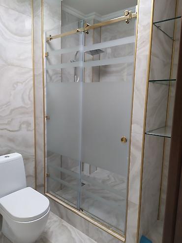 Душевые перегородки и ограждения: Душевая кабина, перегородка. душевая перегородка, закалённое стекло — 22