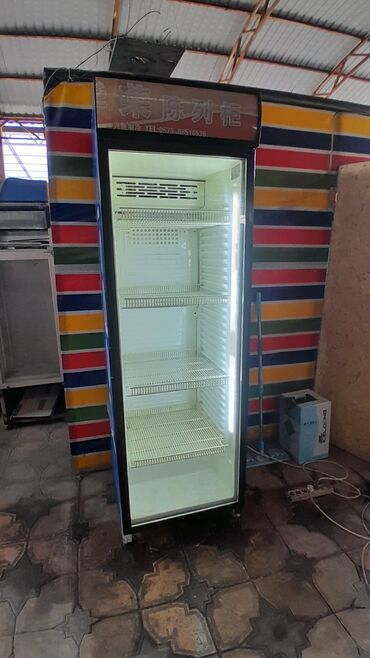 Холодильные витрины: Продаю большой витринный холодильник работает отлично в хорошем