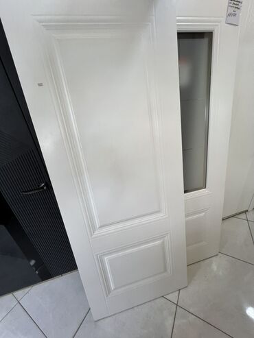срочно продаю дверь межкомнатная: Doors with glass