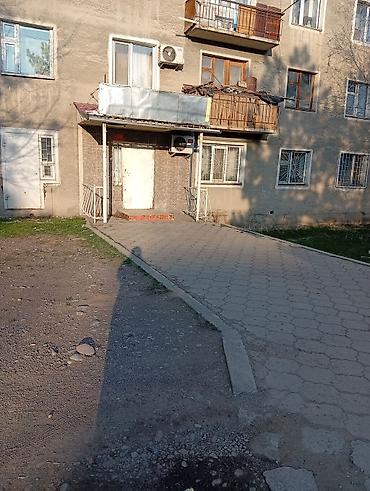 Нежилое помещение с отдельным входом на первом этаже жилого дома