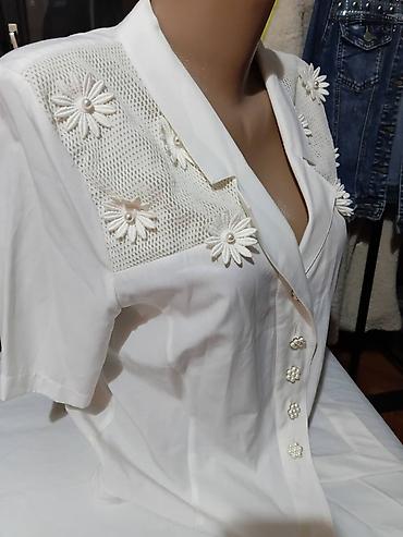 Bluze: Ženska košulja/bluza Dorette – bela - Model: kratki rukavi, rever — 3