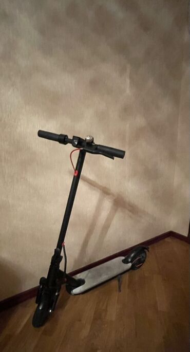 Velosiped ehtiyyat hissələri: Elektrik skuter - Rəng: qara - Yığcam və qatlanan konstruksiya (gövdə