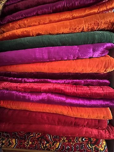 bed sheets: Кыжым корполор сатылат . Жаны эч ким жаткан эмес . Баасы 1 кишилик — 2