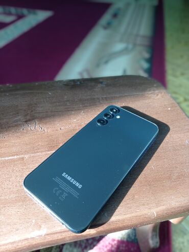 мобильные телефоны ми новые без бу: Samsung Galaxy A24 4G, Колдонулган, 128 ГБ, түсү - Кара
