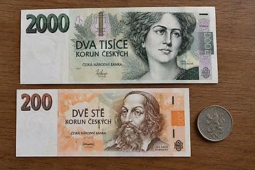 купюр: Набор чешских денежных знаков: в наличии: ✅ - Банкнота 2000 Kč (dva — 1