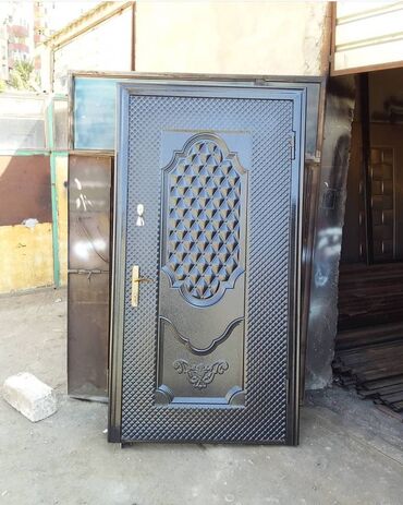 Giriş qapıları: Yeni Giriş qapısı Zəmanətli, Ödənişli quraşdırma, Ödənişli çatdırılma — 3