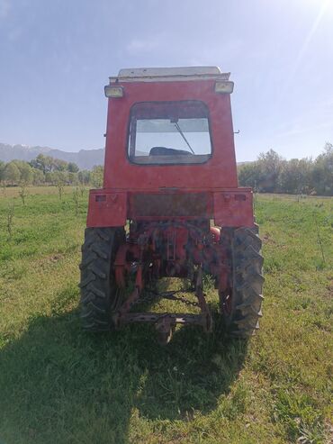 Другие тракторы: Трактор колесный, красный, кабина закрытого типа. Характеристики и — 3