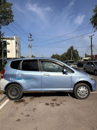 спойлер фитке: Honda Fit: 2001 г., 1.3 л, Автомат, Бензин, Хэтчбэк