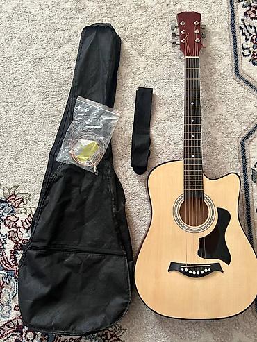 Гитары: Акустическая гитара с вырезом (cutaway) формата дредноут — 1