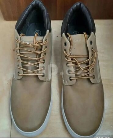 Botinkalar: Kişi ayaqqabısı – gündəlik və casual üslub üçün. - Rəng: bej/kum