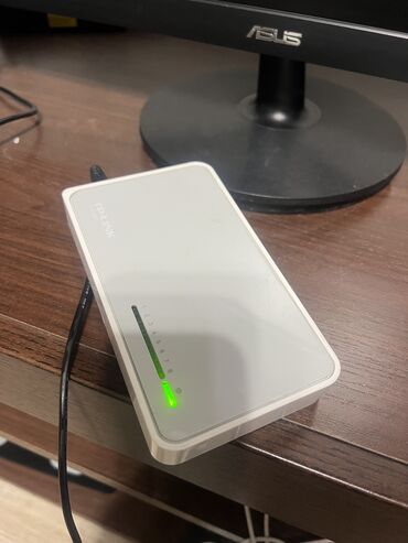 комбо комбик: Продаю коммутатор (switch) 8 портовый TP-Link