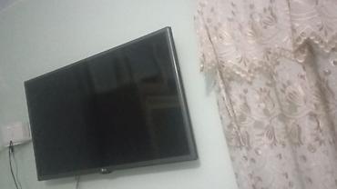 android tv box: Divara quraşdırılmış LED televizor - Təxminən 40–43 düym diaqonal — 1