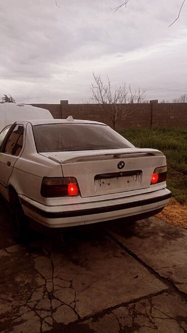 BMW: BMW 3 series: 1992 г., 1.8 л, Механика, Бензин, Седан