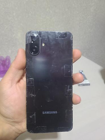 Mobil telefonlar: Samsung Galaxy S22 — 2