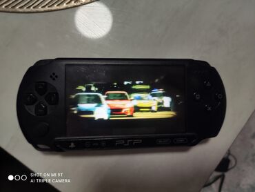 Портативные консоли: PSP в хорошем состоянии. зарядник оригинал. есть флешка и 3 игры