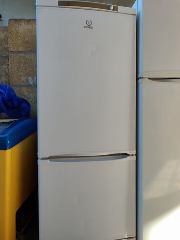 холодильник для машина: Холодильник Indesit, Б/у, Двухкамерный