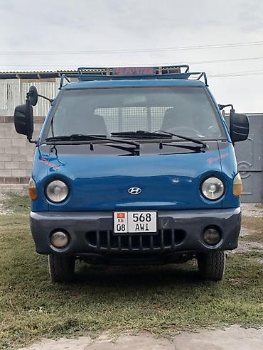 Hyundai Porter — компактный грузовой автомобиль синего цвета