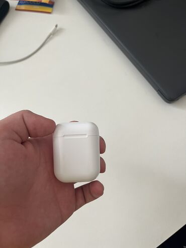 Qulaqlıqlar: AirPods 2 A Class yenidir deməy olar 1 dəfə işlənib 2 ədəddi deyə