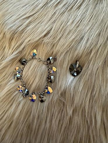 Gumushdur . Swarovski daslar - Tərkib: metal zəncir qolbaq və ürək