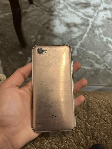 philips xenium 9@9s: LG Q6, rəng - Qızılı — 2
