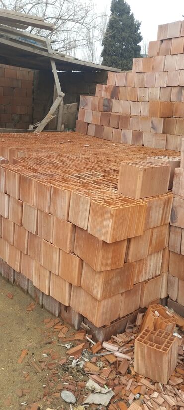 Kərpiclər: Kərpic(19×19×29)- 0.48 azn kərpic(10×19×19)- 0.26 azn kərpic(8×19×19)- -da lalafo.az — 3 Kərpiclər: Kərpic(19×19×29)- 0.48 azn kərpic(10×19×19)- 0.26 azn kərpic(8×19×19)- — 3