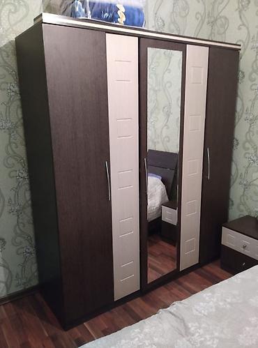balkon şkaf: Dolab – 3 qapılı, güzgülü model - Rəng: tünd qəhvəyi və açıq bej — 1