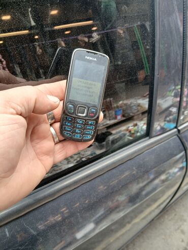 Digər mobil telefonlar: Nokia E63, Düyməli
