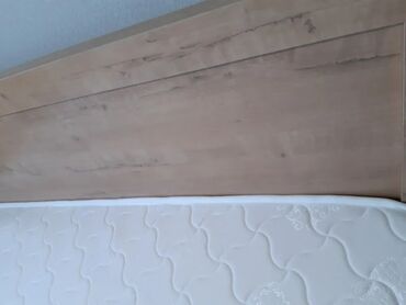 двухяр кровать: Двуспальная кровать, Б/у, С матрасом, длина - 2 см