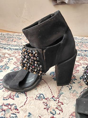 calvin klein sandale: Qadın ayaqqabısı – sandal tipli, qalın hündür dabanlı, açıq burunlu — 2