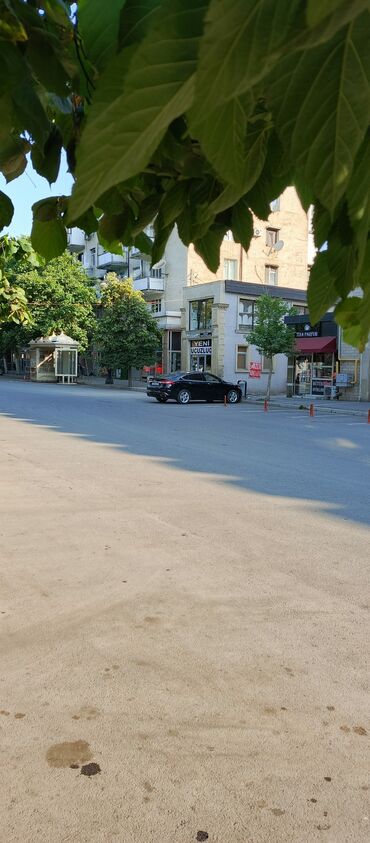 Qarajlar: Kommersiya daşınmaz əmlakının satışı