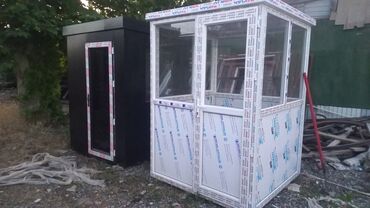 киоск: İki ədəd metal-plastik konstruksiya təklif olunur. Birincisi, qara