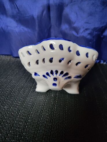 Ostalo posuđe: Porcelanska nova,vintaz,manja bombonijere. Cinija,bombonijera sa — 9