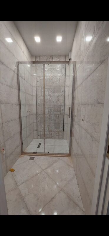 Duş kabinaları, arakəsmələr: Yeni Üstü açıq kabina, Künc üçün, Pulsuz çatdırılma — 12